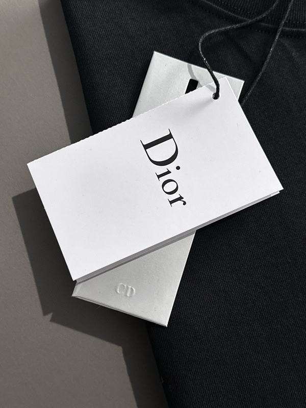 ブランドTシャツ着用イメージ